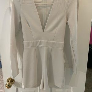 White Romper Long Sleeves/Shorts V Neck